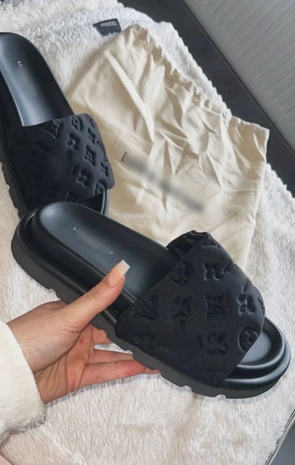 PILLOW MULES